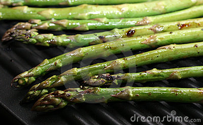 grilled-asparagus-14016928